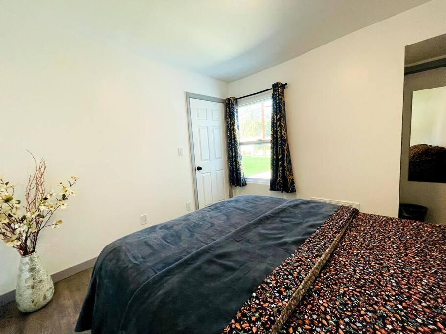 Villa Fully Remodeled 1-bedroom House With Massive Yard *