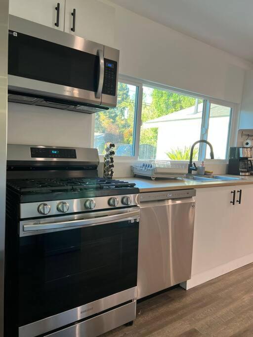 Villa Fully Remodeled 1-bedroom House With Massive Yard