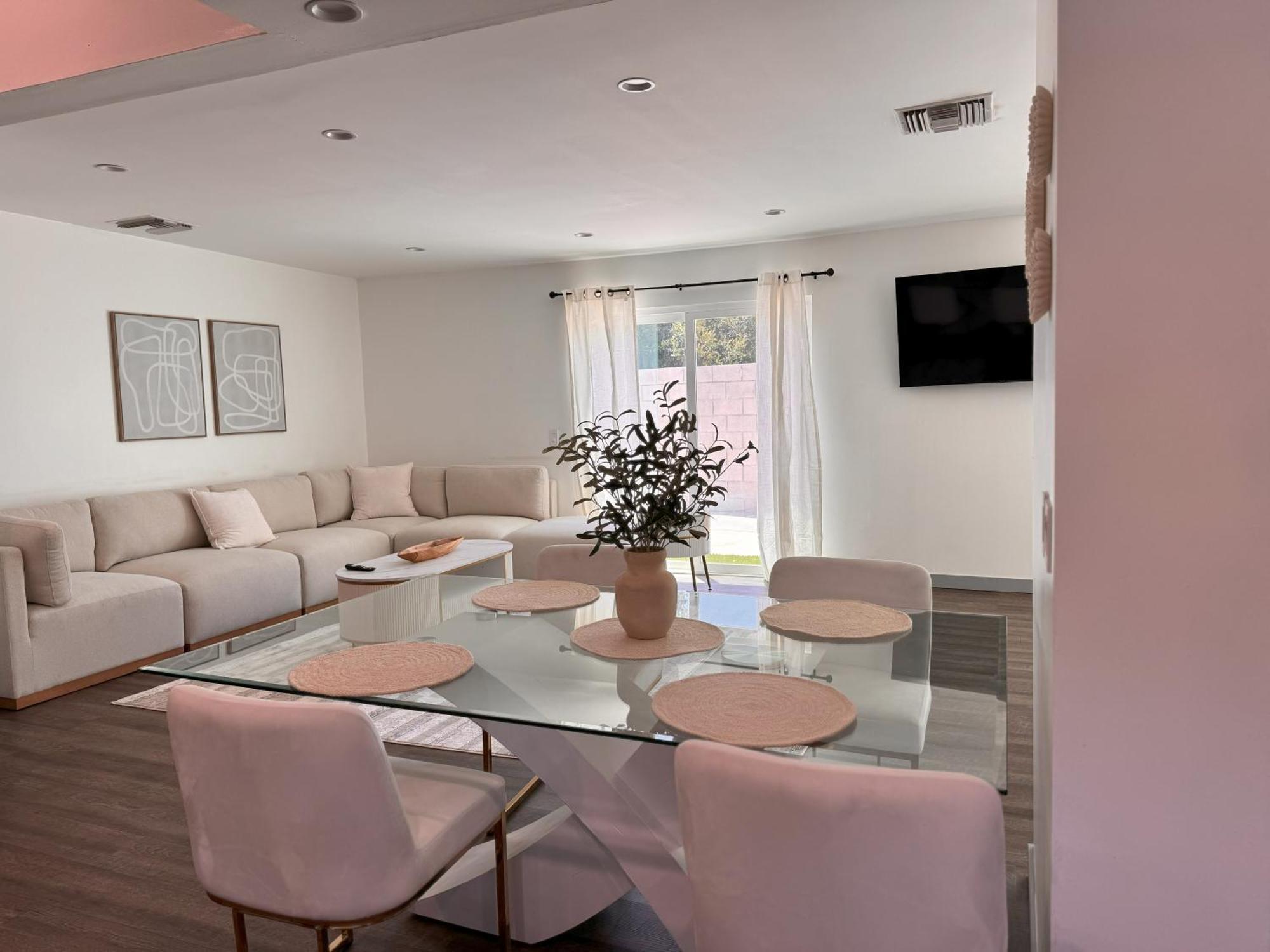 Fully Remodeled 1-bedroom House With Massive Yard * Los Ángeles