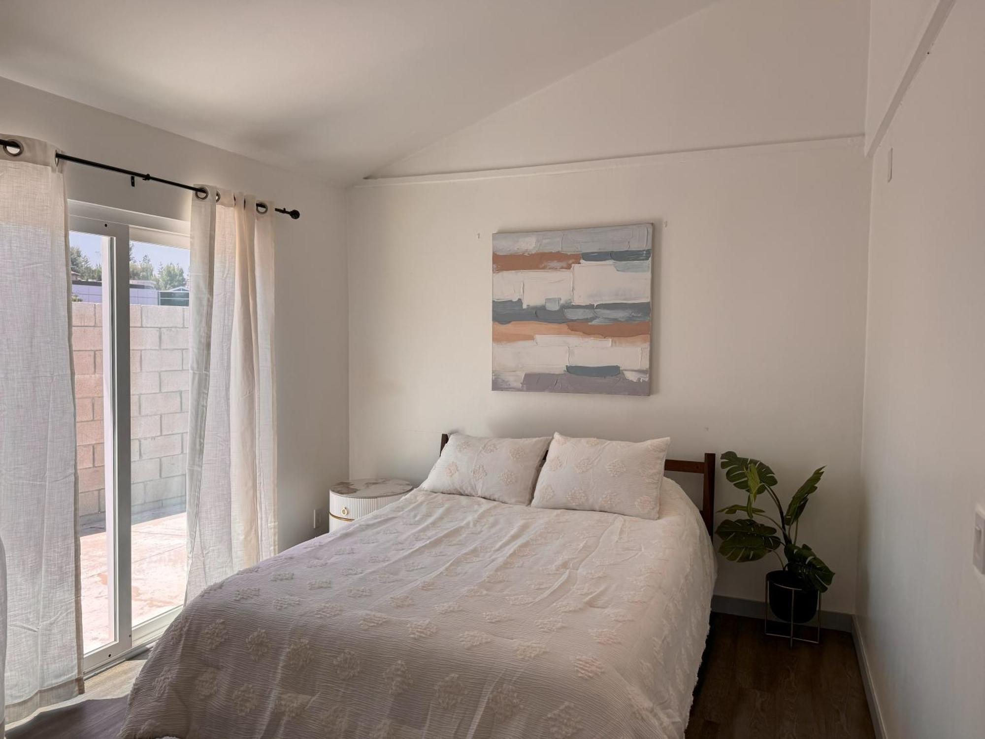 Fully Remodeled 1-bedroom House With Massive Yard *