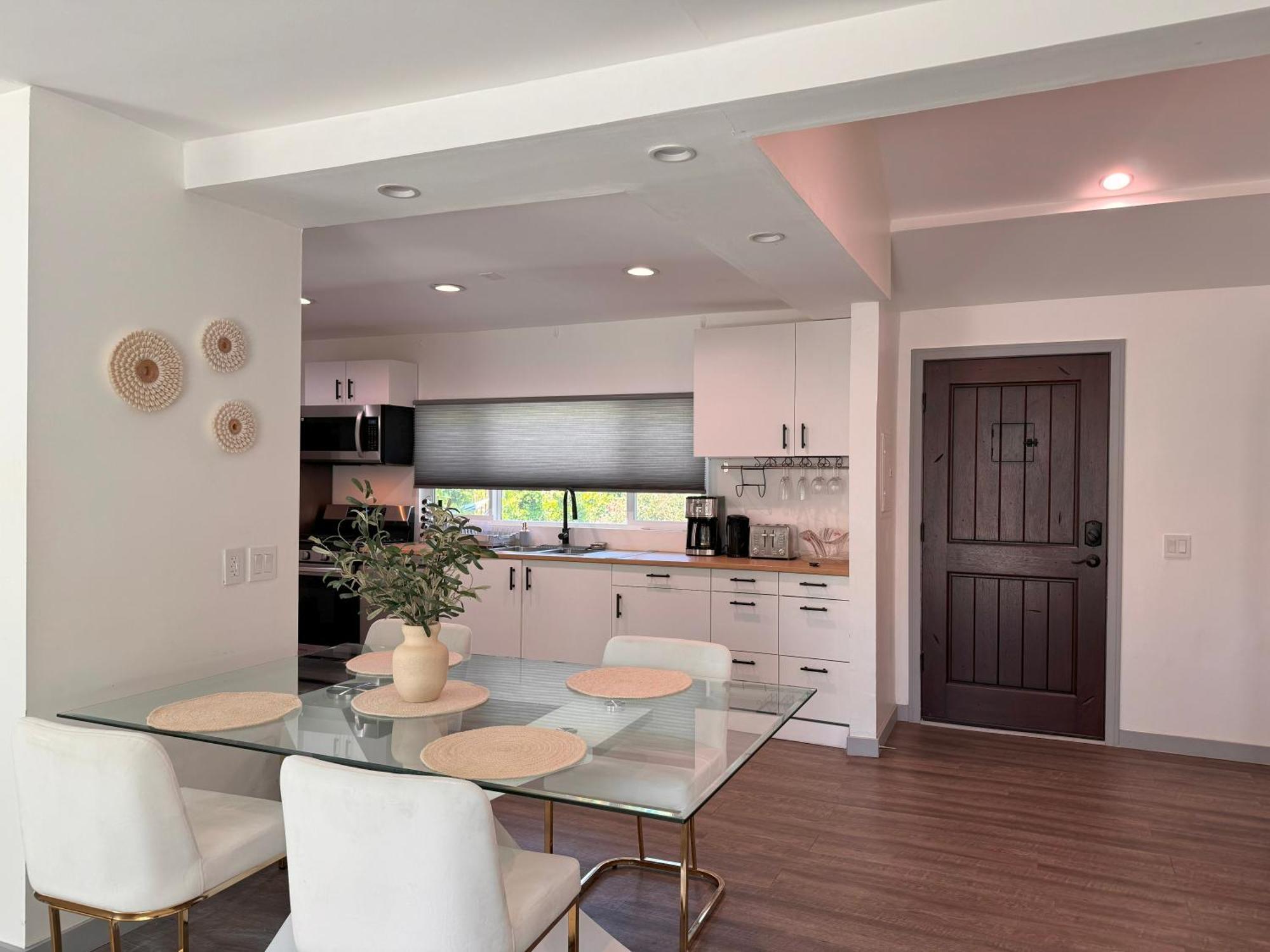 Villa Fully Remodeled 1-bedroom House With Massive Yard *